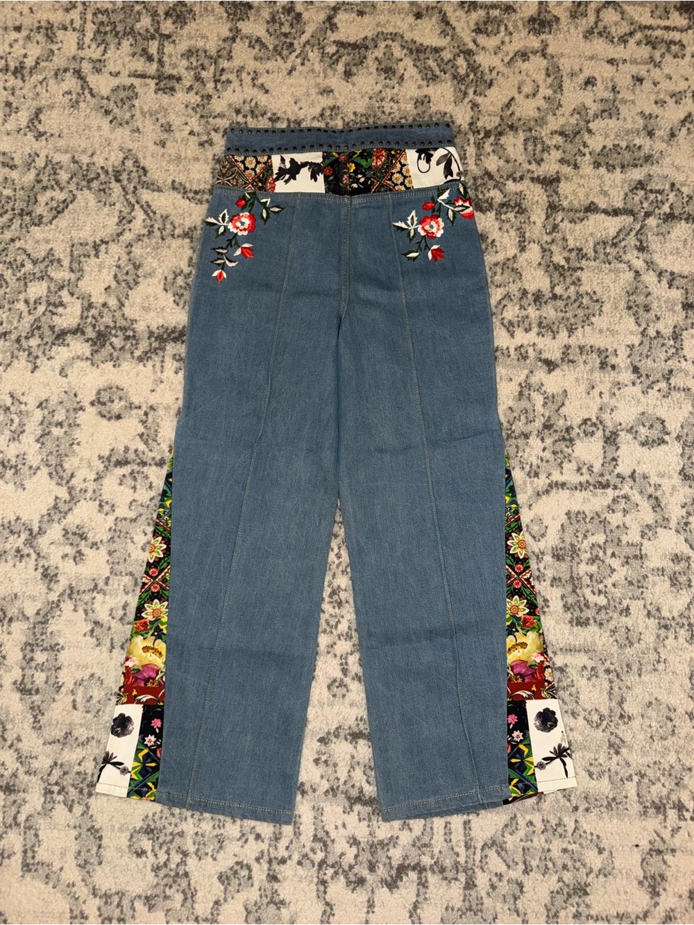 Alice + Olivia High-Waist Flared-Leg Jeans with Floral Embroidery - Picture 4 of 5